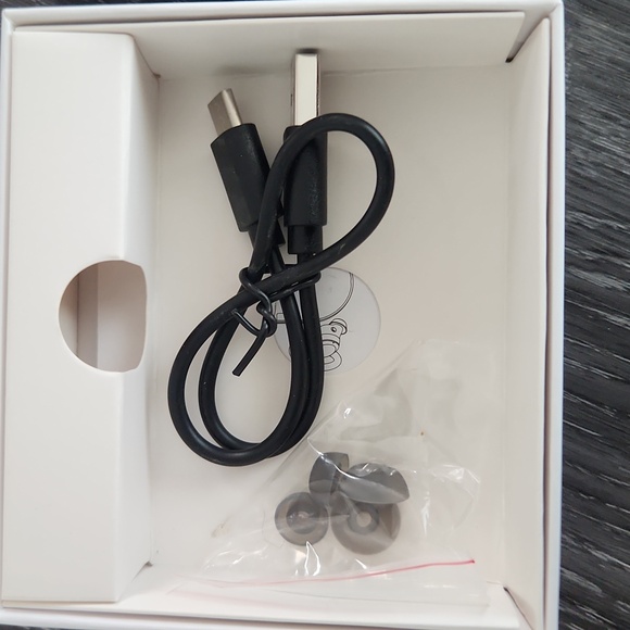 Dascert Q38 True Wireless Earbuds - Pink and Black - Picture 2 of 2